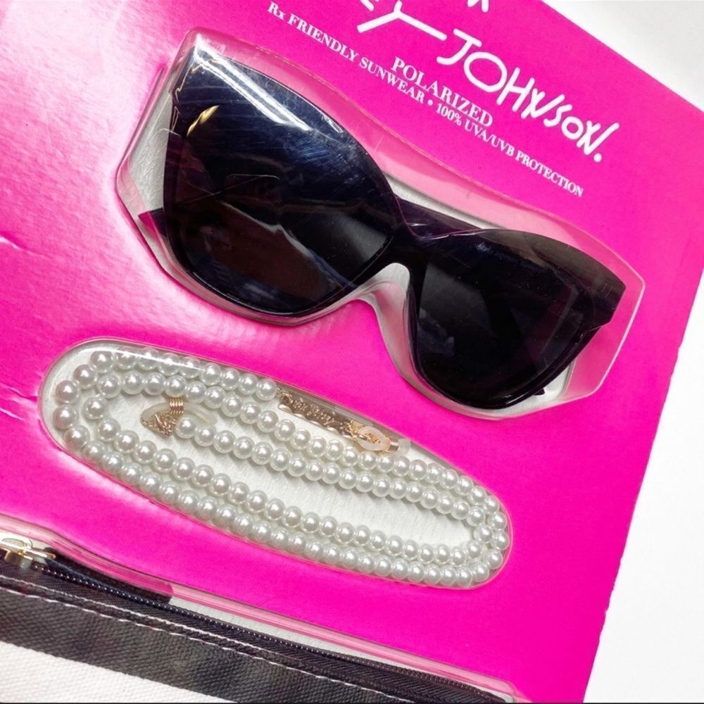 Betsey Johnson XOX Polarized Sunglasses and Accessories Set - Picture 7 of 16